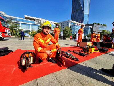 “消防日”消防器材展示